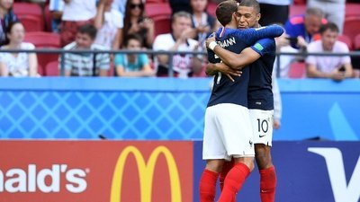 Kylian_Mbappe_Antoine_Griezmann_World_Cup_2018.jpg